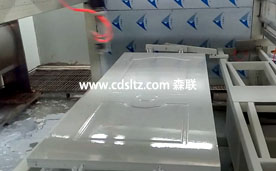 實木復合門PU色面自動噴漆.jpg 實木復合門PU色面自動噴漆.jpg