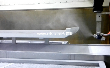家具UV噴涂設備生產線家具邊部UV自動噴涂.jpg 家具UV噴涂設備生產線家具邊部UV自動噴涂.jpg