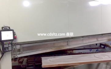 噴涂后自動旋轉換工件.jpg 噴涂后自動旋轉換工件.jpg